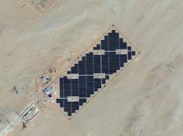 Bouterfa inaugure une centrale solaire de 5 mégawatts à Reggane