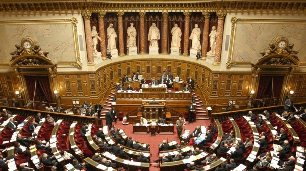 Droit des étrangers: le Parlement adopte définitivement le projet de loi