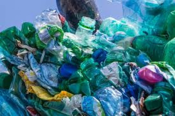 Un chercheur algérien met au point une technique de régénération des déchets en plastique
