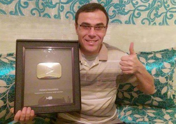 Aissaoui Nourredine un profs de maths récompensé par une armure d’argent offerte par Youtube
