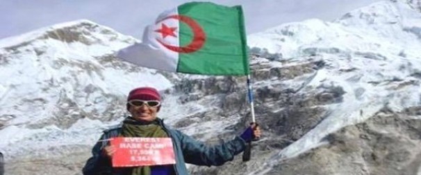 Everest : l’Algérienne Imene Aït Oumeziane réussit son défi