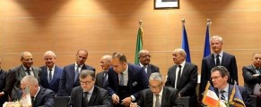 Algérie-France: signature de plusieurs accords de partenariat économique