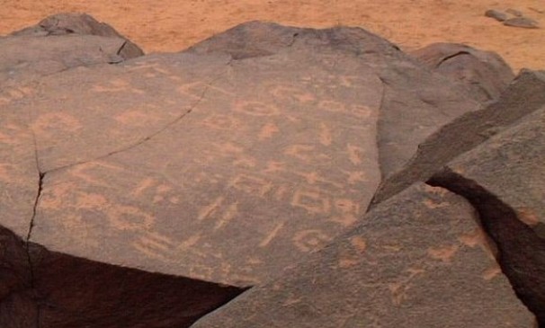 Gravures rupestres en Tifinagh-zénète: empreintes d’une civilisation amazighe séculaire dans le Gourara