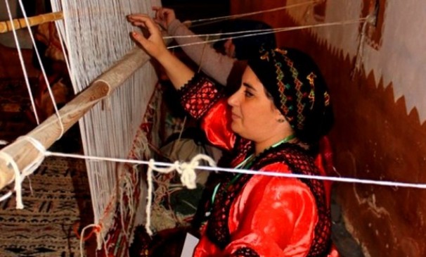 Tapis d’Ath Hicham : des mesures pour préserver le métier de tissage et promouvoir ce produit noble